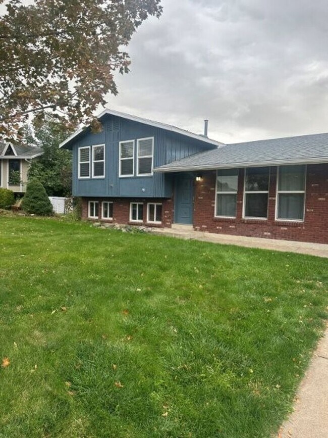 Building Photo - Fall Special – 3 Weeks FREE Rent on 4 Bed,...