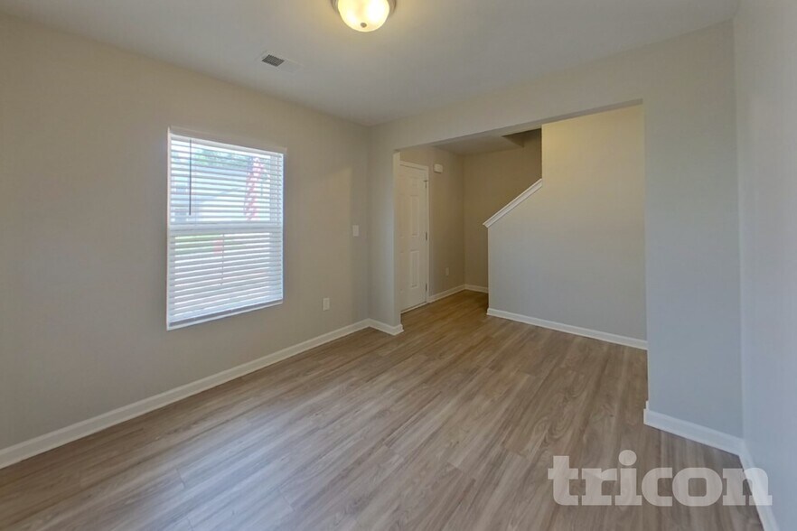 Building Photo - 433 Wagon Trail