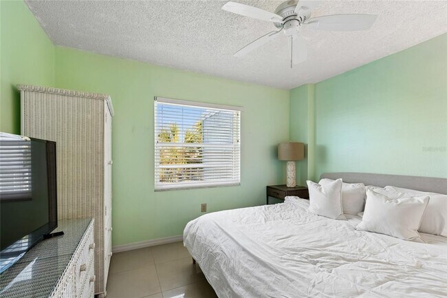 Building Photo - 719 Pinellas Bayway S