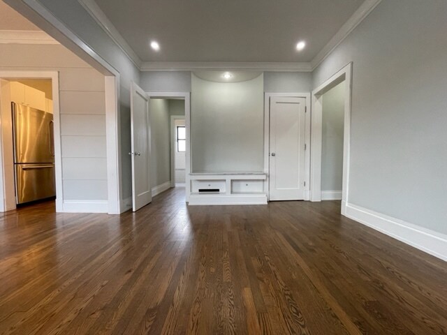 Building Photo - 742 W Addison St