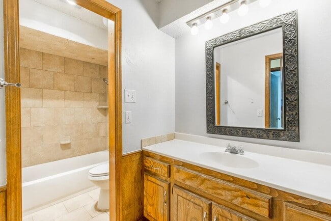 Building Photo - 1324 Kelly Park Rd