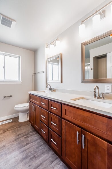 Full bath with quartz top - 6235 A St