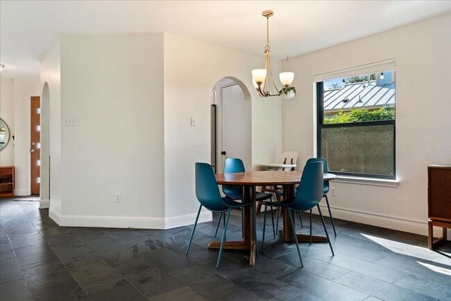 Building Photo - 2506 Jenibeth Ln