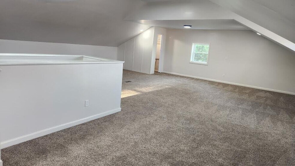 Building Photo - 4437 E Kitridge Rd