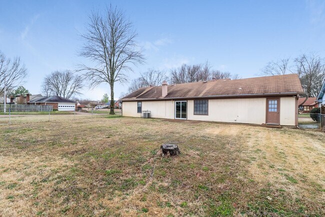 Building Photo - 3902 Clover Hill Dr