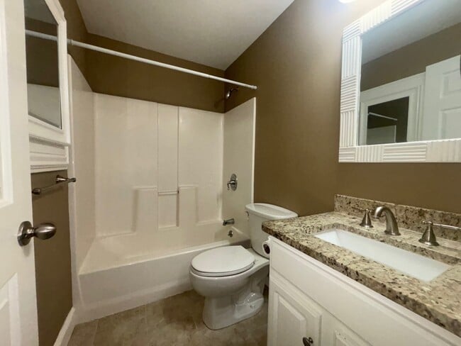 Building Photo - 4 Deer St