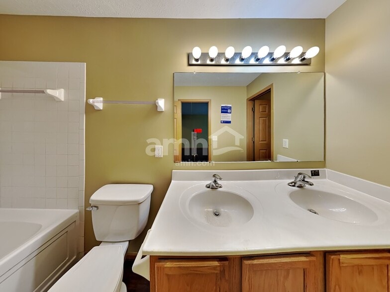 Building Photo - 6909 Spring Bloom Dr