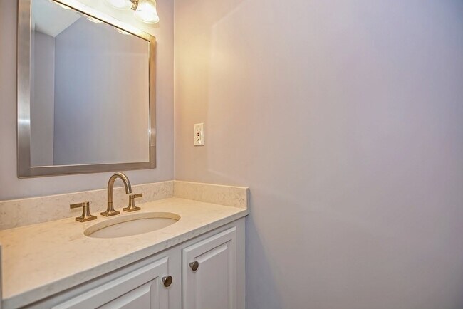 Building Photo - 35 Lilac Cir