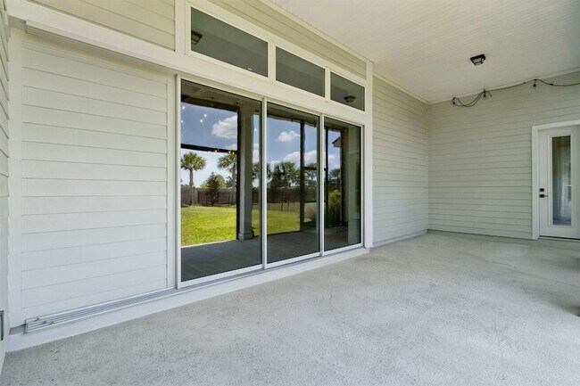 Building Photo - 95169 Poplar Way