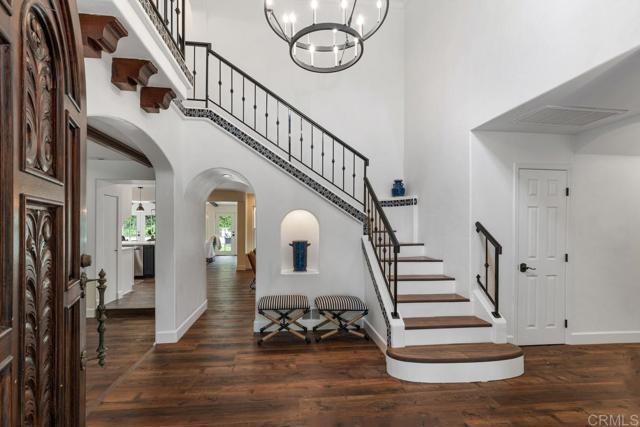 Building Photo - 7401 Luna De Oro