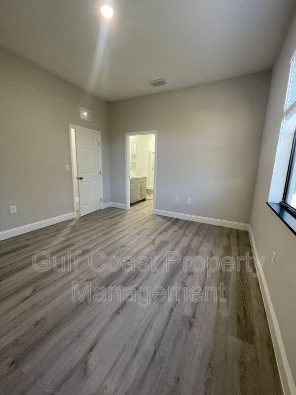 Building Photo - 136 Viewpoint Dr