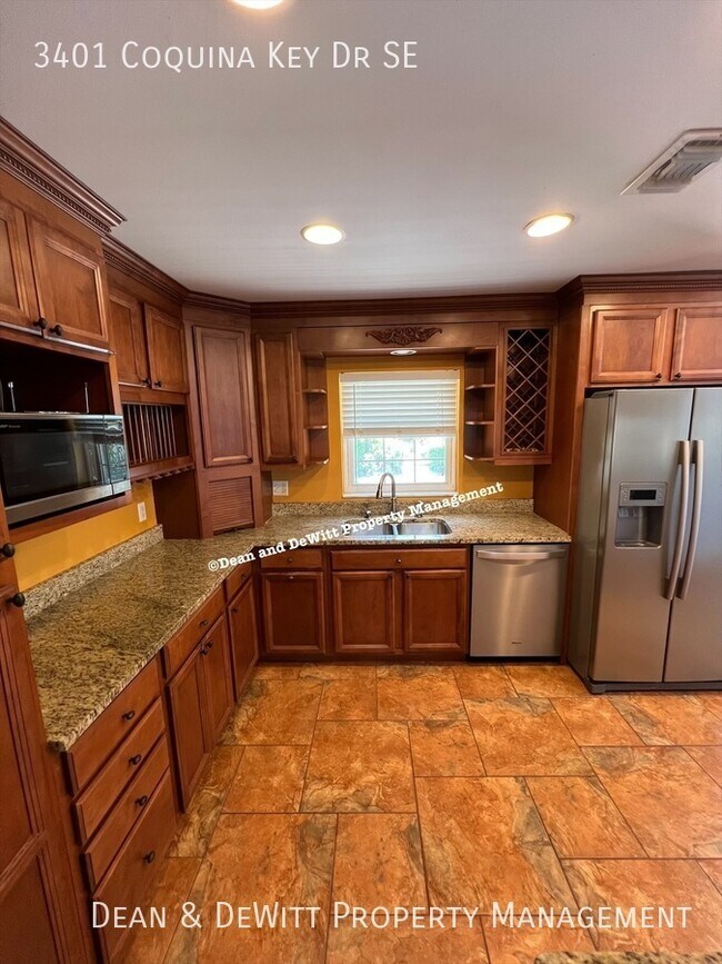 Building Photo - 3401 Coquina Key Dr SE