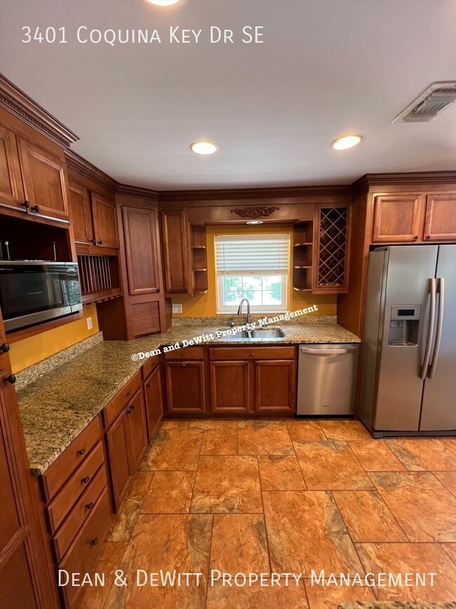 Building Photo - 3401 Coquina Key Dr SE