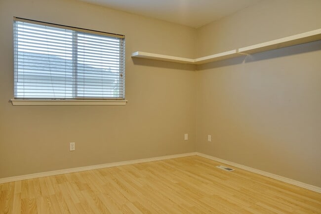 Building Photo - Lakeland Hills 2 Story