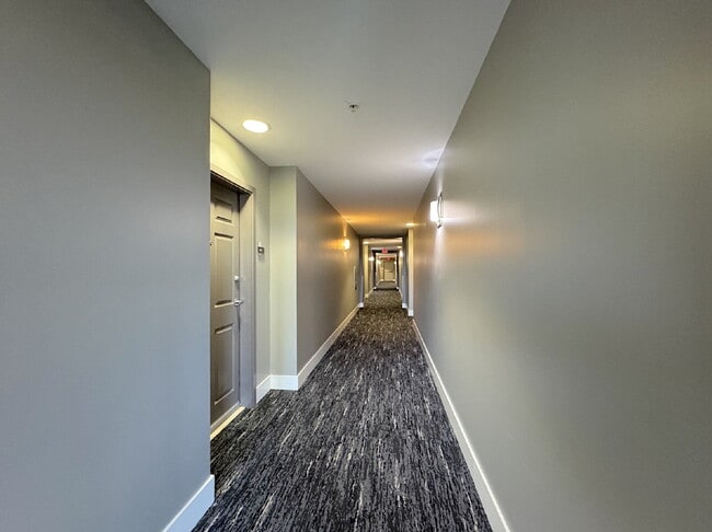 Building Photo - "Chic Urban Retreat: Stylish 1-Bed Condo with Hardwood Elegance in the Heart of Alexandria!"