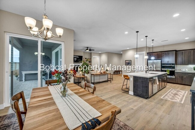 Building Photo - 698 Sage Grouse Lp