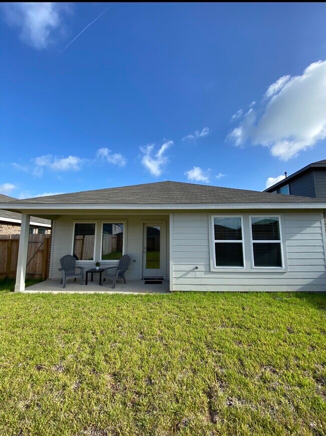 Building Photo - 5446 Wyndham Rdg Ln