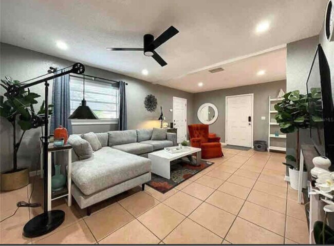 Primary Photo - 610 1st Ave NE