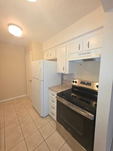 kitchen view - 1205 Anne Ave