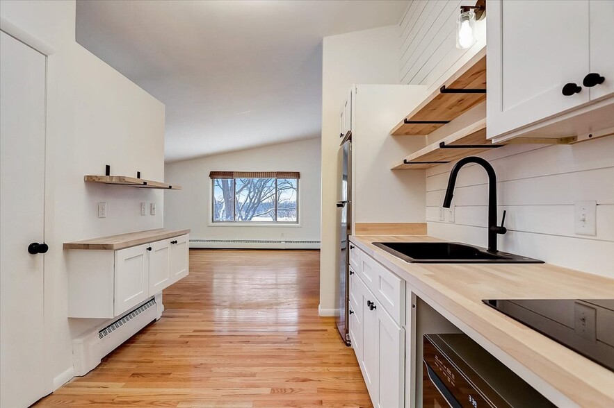 Building Photo - 1719 Carver St