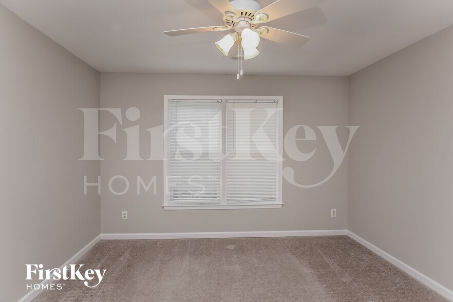 Building Photo - 3215 Maple Terrace Dr