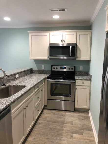 Building Photo - 1733 S 41st St