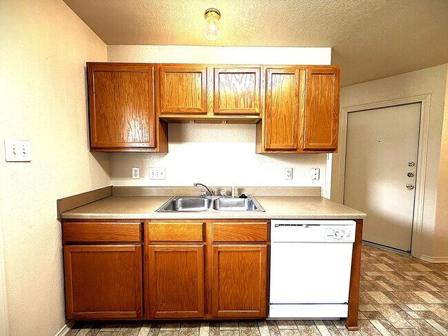 Building Photo - 5208 Lauren Lea Dr