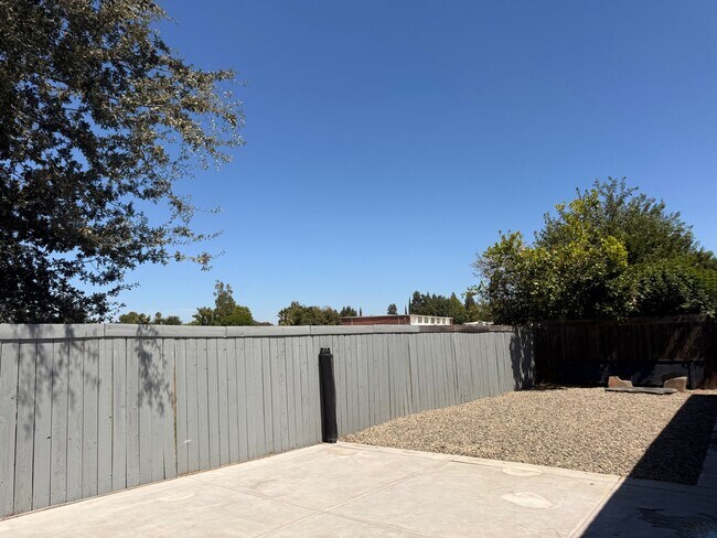 Building Photo - 39 St Marie Cir