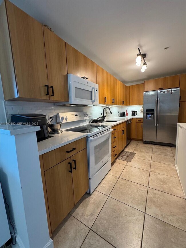 Building Photo - 7501 E Treasure Dr