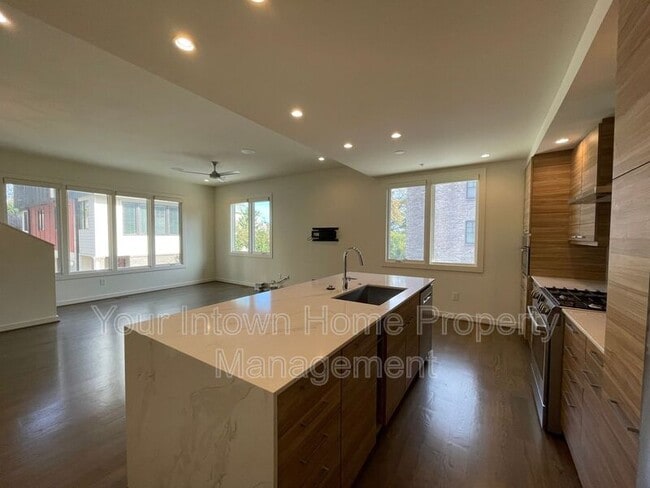 Building Photo - 504 Rankin St NE