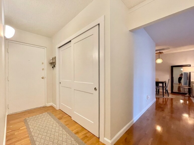 Building Photo - 50-56 Broadlawn Park