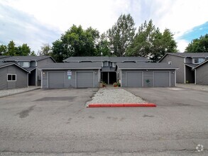 Building Photo - 2 Bed 1.5 bath Large Townhome With Garage ...