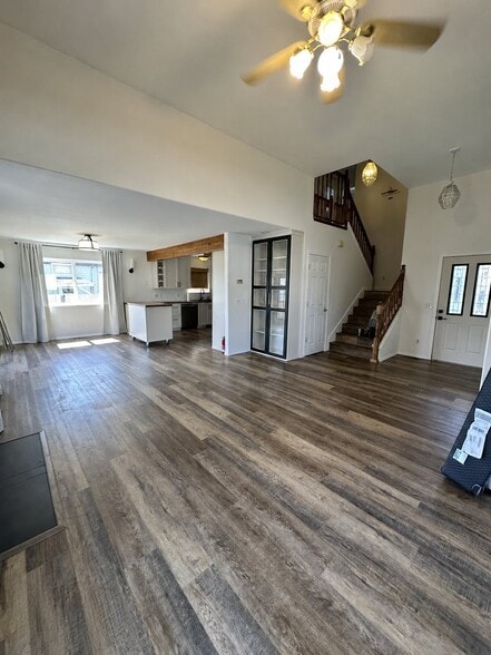 Building Photo - 154 SW Alder Ct