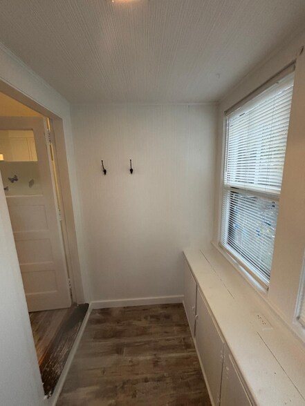 Building Photo - 697 Willett Ave