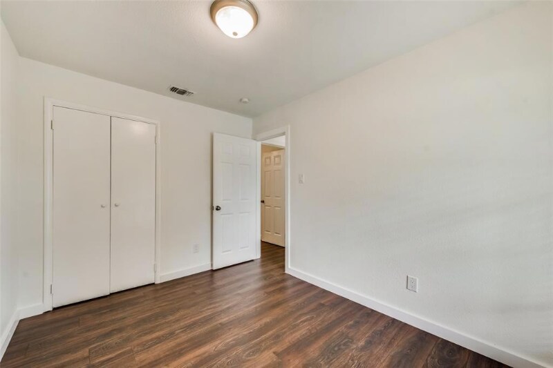 Building Photo - 1110 Wycliff Dr