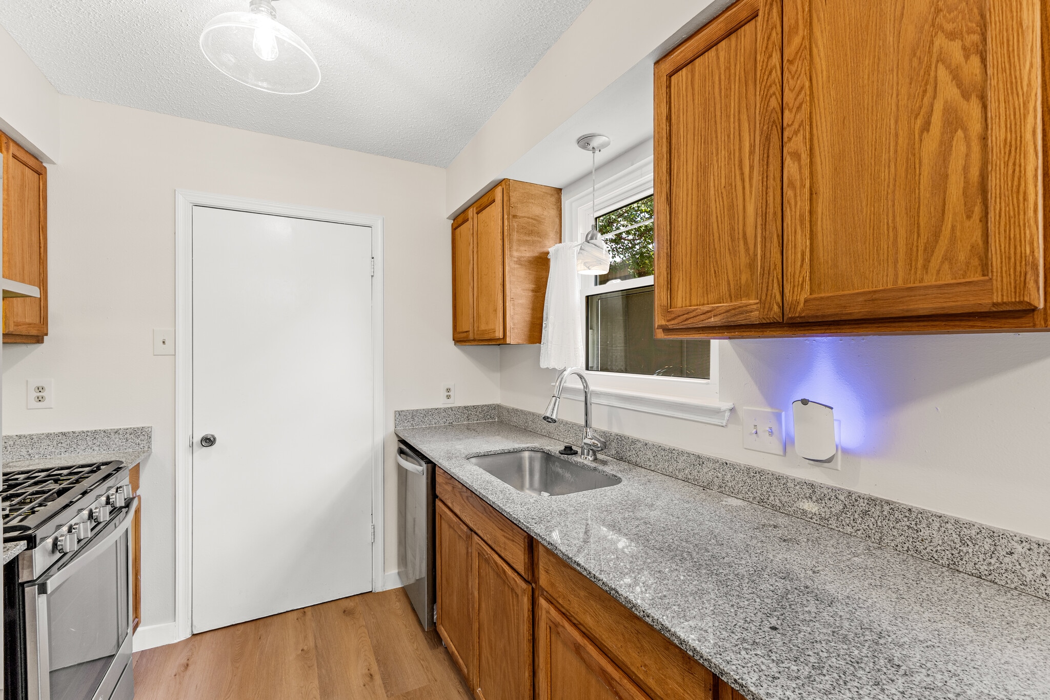Building Photo - 929 Meadow Mead Dr