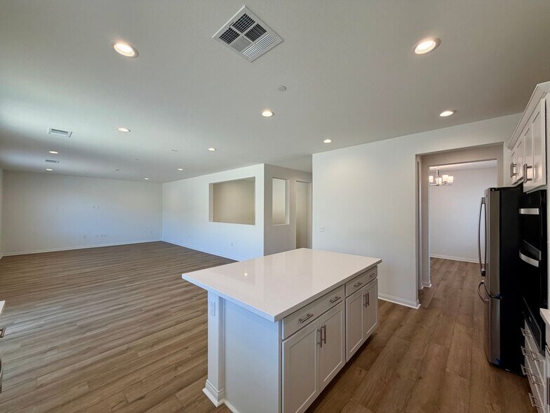 Building Photo - 21624 Thomas Ct