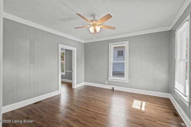 Building Photo - 1319 Maple St