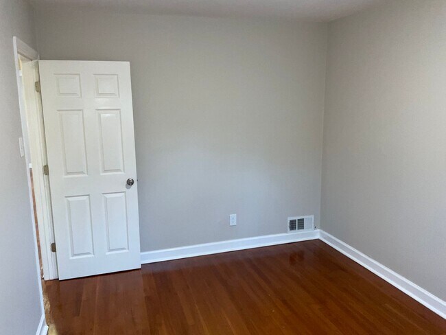 Building Photo - Fully updated 4BR 2BA single family brick home in Connecticut Ave Estates