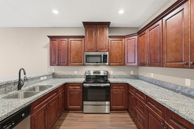 Building Photo - 112 Artesian Way