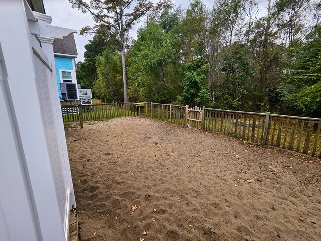 Building Photo - 803 Lindsey Ln