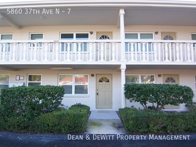 Building Photo - Second floor 1 BR in West St Pete w/In Uni...