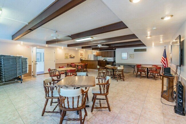 Building Photo - 650 Pinellas Point Dr S