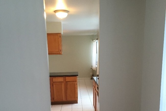 Building Photo - 1964 Crescent Ln