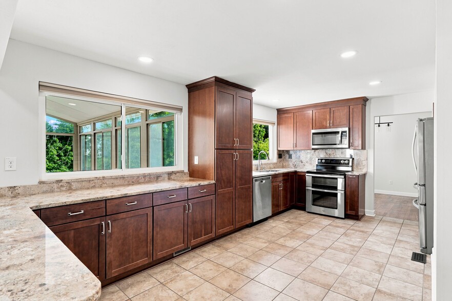 Building Photo - 701 Oak Run Ln