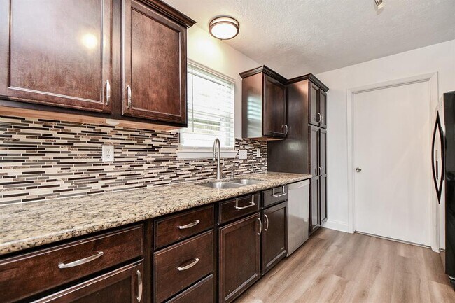 Building Photo - 6622 Kearney Dr