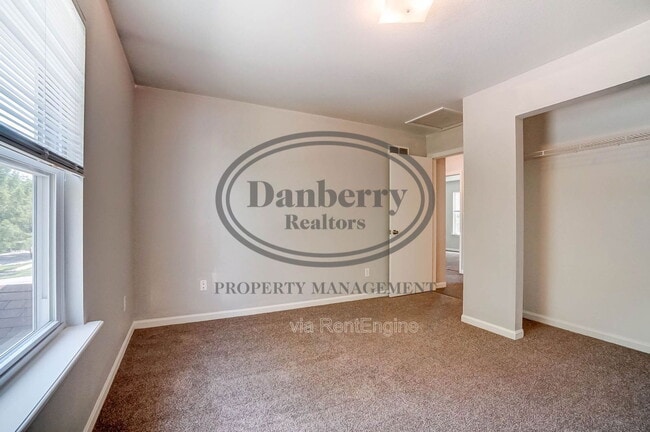 Building Photo - 3733 Willow Run Dr