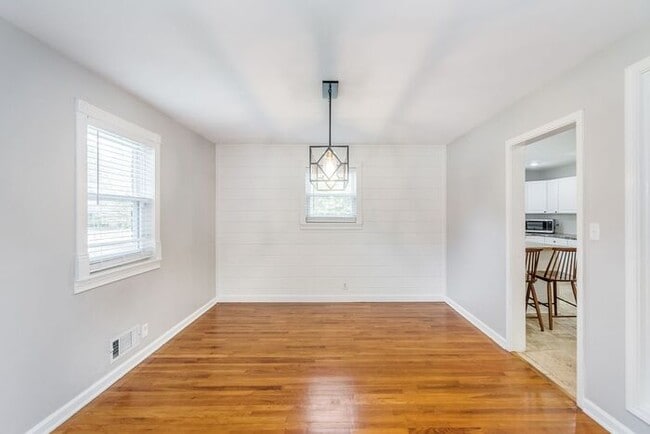 Building Photo - Fantastic 4 Bedroom Home In Great North Indy Location!