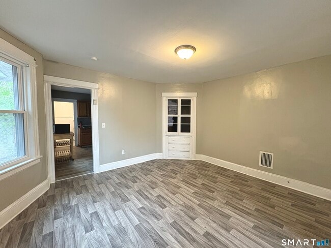 Building Photo - 208 Fairview Ave