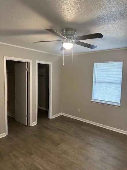 Building Photo - 711 20th St SE